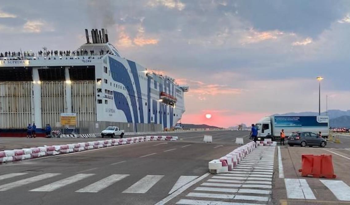 Mobilità da e per le isole. Deve operarsi a Roma per un tumore: imbarco negato a Olbia con prima dose e tampone negativo ad una donna invalida