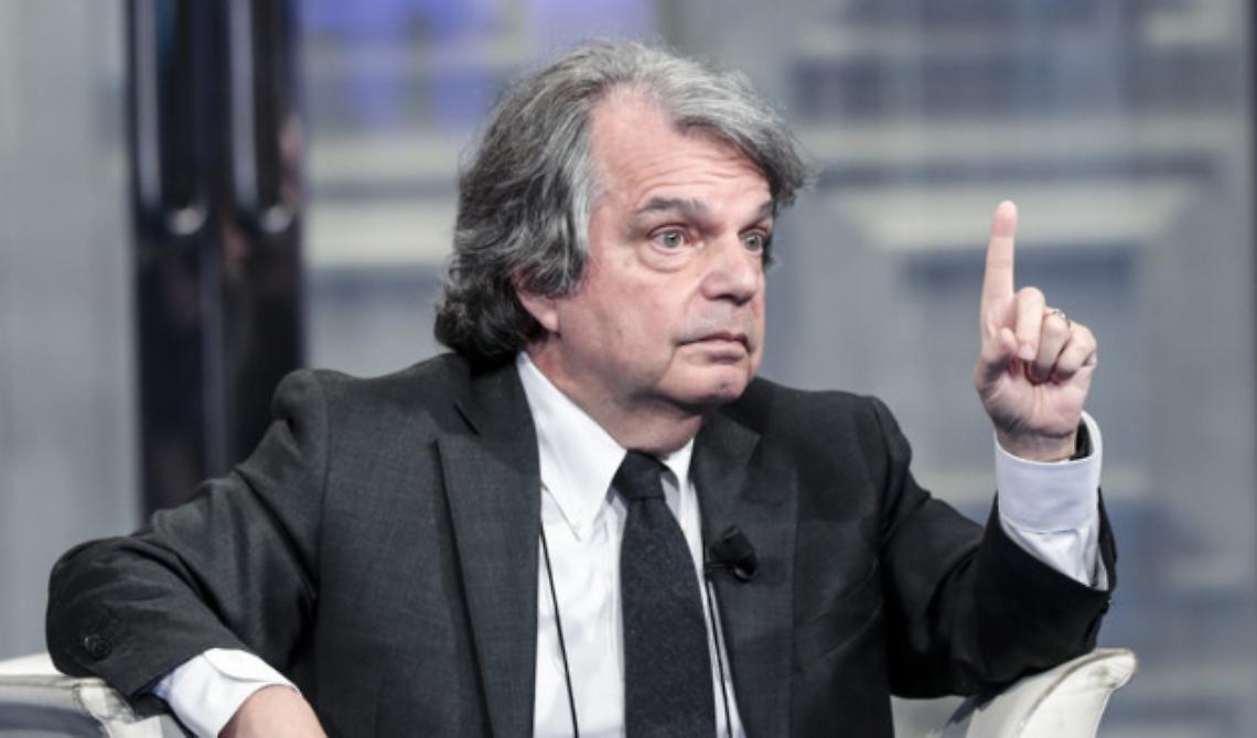 Quelle restrizioni che nulla hanno di sanitario: Poste "pass free" solo per ritirare la pensione