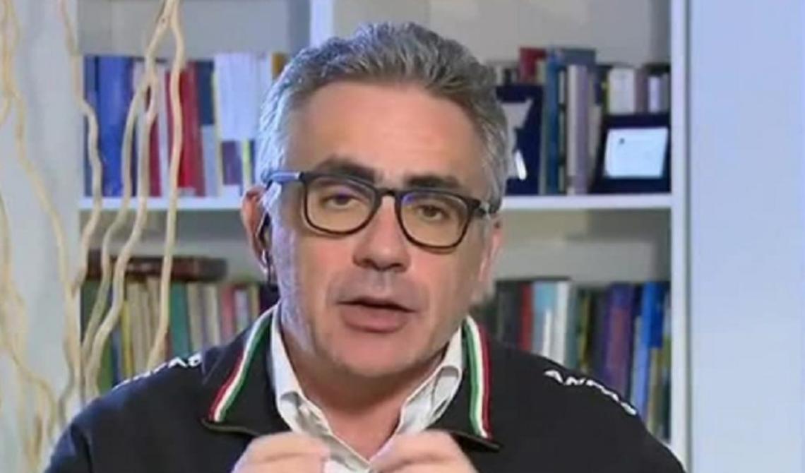 L'oracolo di Pregliasco: «La pandemia finirà quando non ne parleremo più»