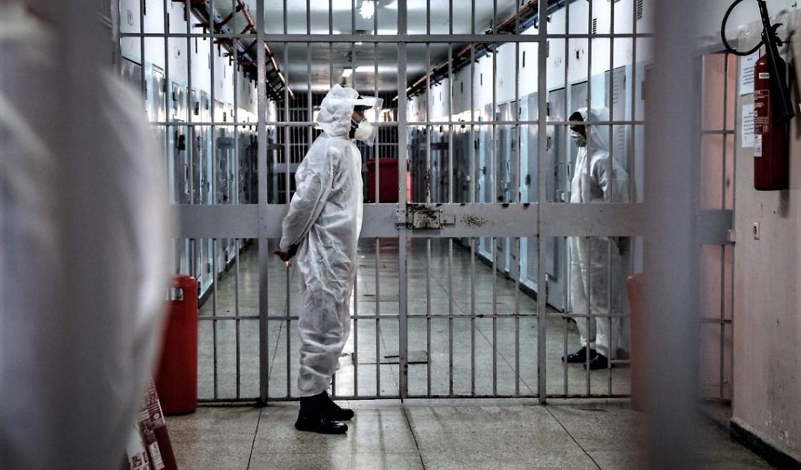 Pass e super pass non creano luoghi sicuri neppure nei penitenziari. Ecco l'eccezionale aumento di positività nelle ultime 3 settimane nella popolazione detenuta