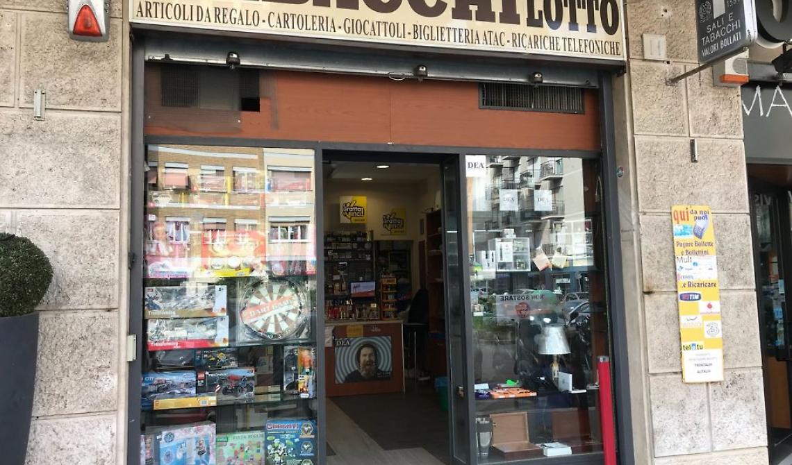 Misure restrittive, i tabaccai piuttosto che controllare il Green pass minacciano di scendere in piazza