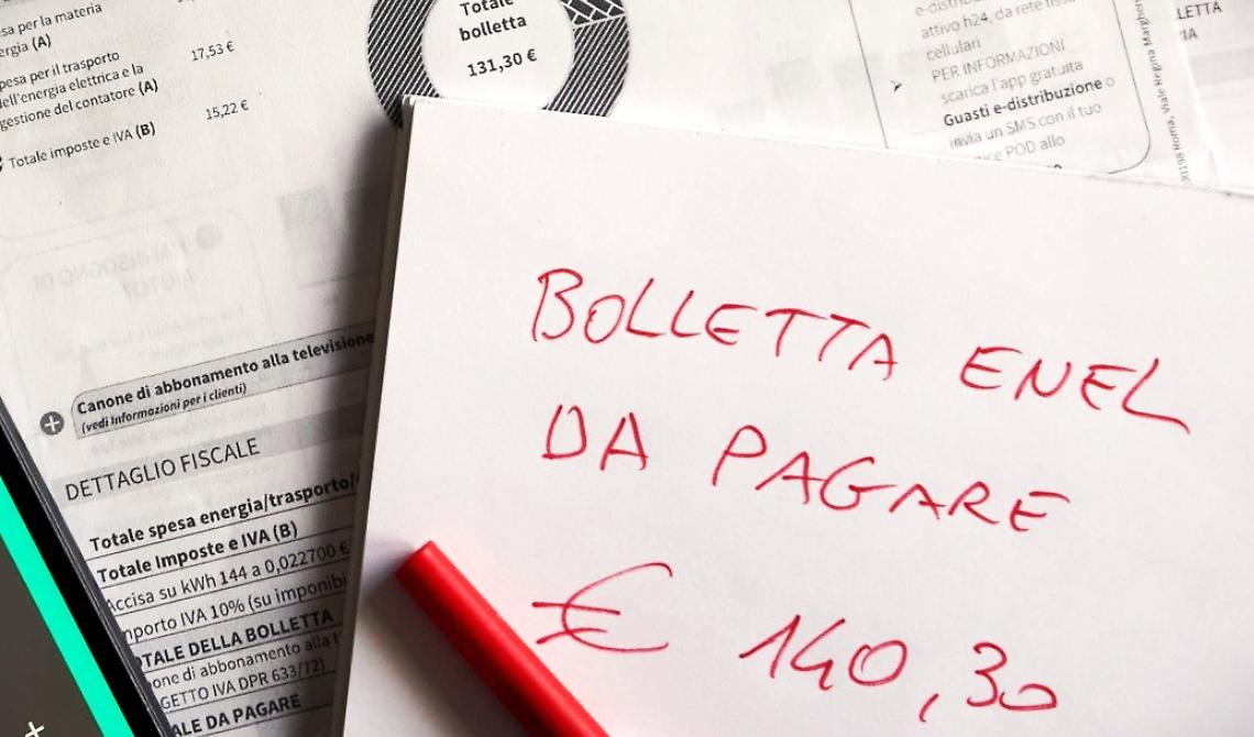 Il caro bollette? Lo pagano i cittadini, per Assoutenti una stangata da 38,5 miliardi