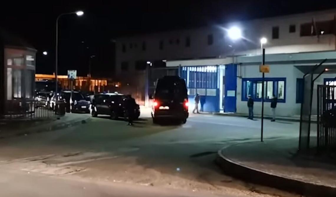 Rivolta nel carcere di Melfi del 2020, personale sequestrato per 9 ore: 29 arresti 