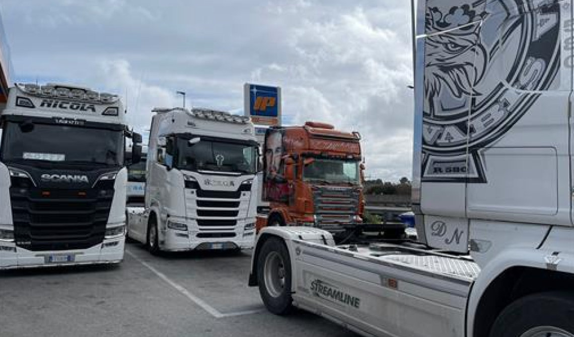 Da Bari a Foggia la marcia dei "Trattori lumaca" contro il costo del carburante che corre