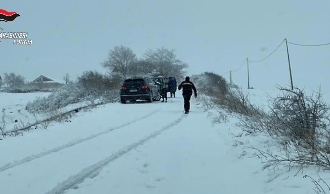 La brutta avventura di una famiglia napoletana "prigioniera" della neve tra Lacedonia e Anzano, fino all'arrivo dei Carabinieri