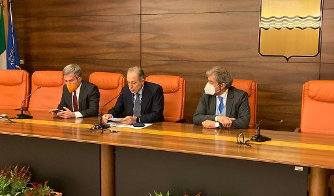 Centrodestra in tilt in Basilicata, il governatore Bardi azzera la giunta ritirando le deleghe agli assessori