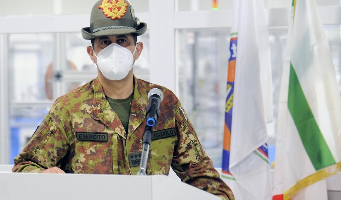 Un colpo ad Arcuri e un plauso a Draghi: "Un Italiano", il generale dei vaccini si racconta a Severgnini