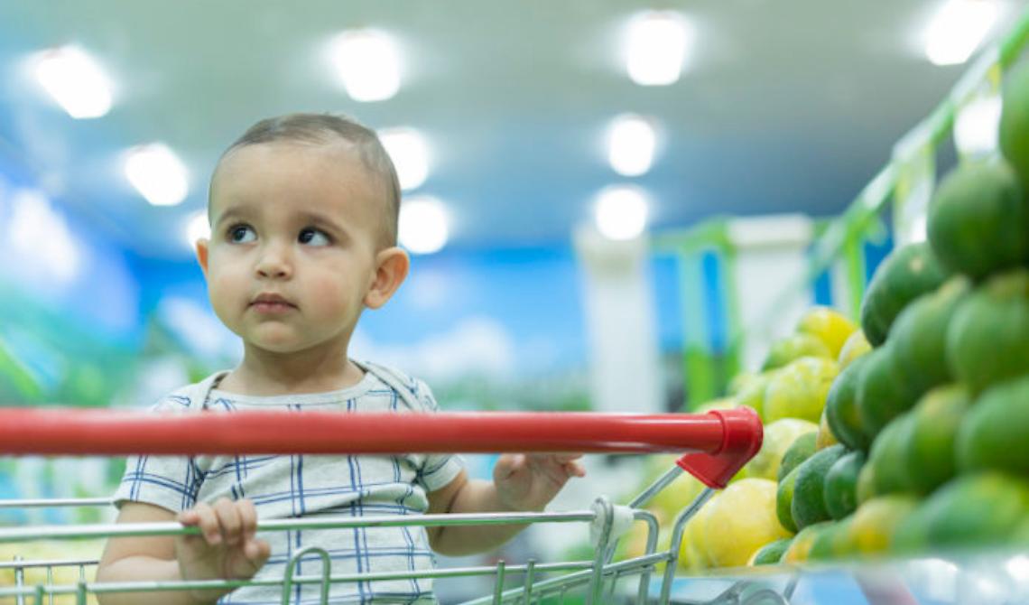 Il potere del marketing alimentare che decide cosa dobbiamo mangiare, pericoloso soprattutto per i bambini