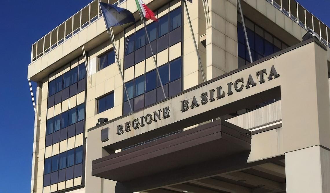 Concorso Arlab: si rischia il pasticcio. Cgil Cisl e Uil: «Revoca immediata del bando e rettifica»