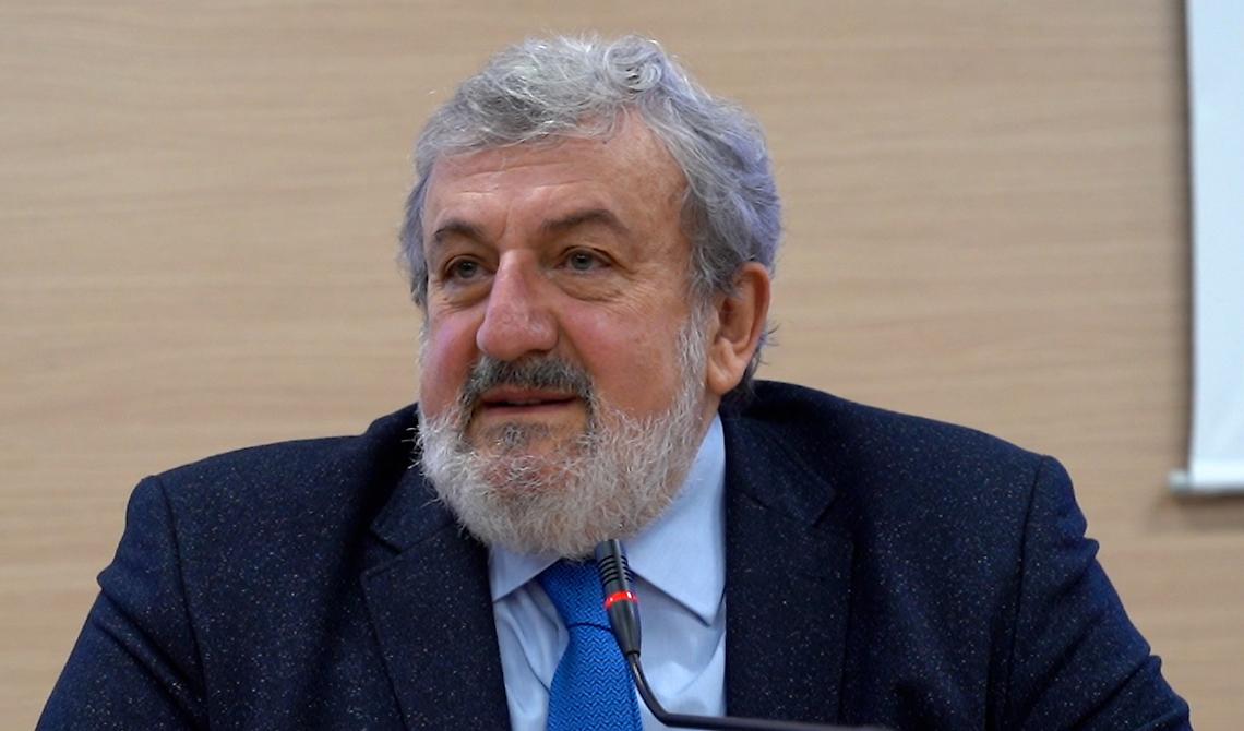 Emiliano: «Il centrodestra imita il mio metodo, ma il mio metodo è unico»