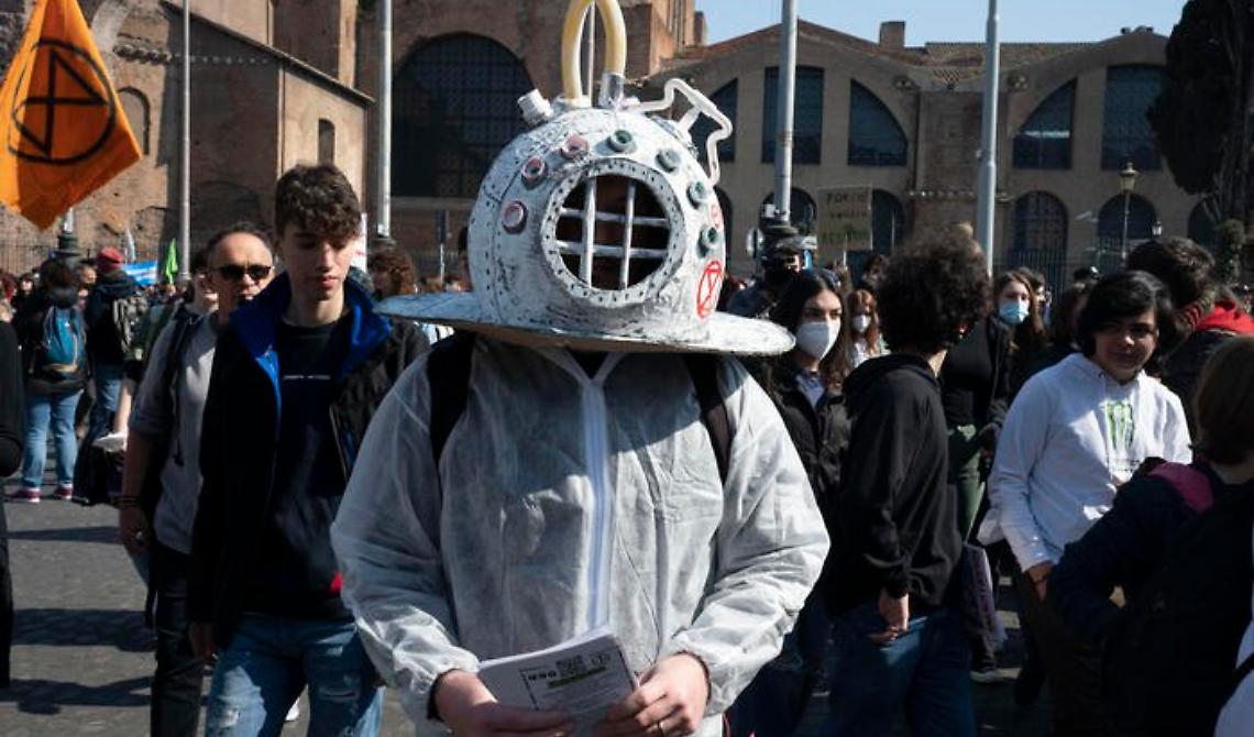 'Friday for future', da Milano a Bari, migliaia in piazza e cori contro Draghi e Cingolani