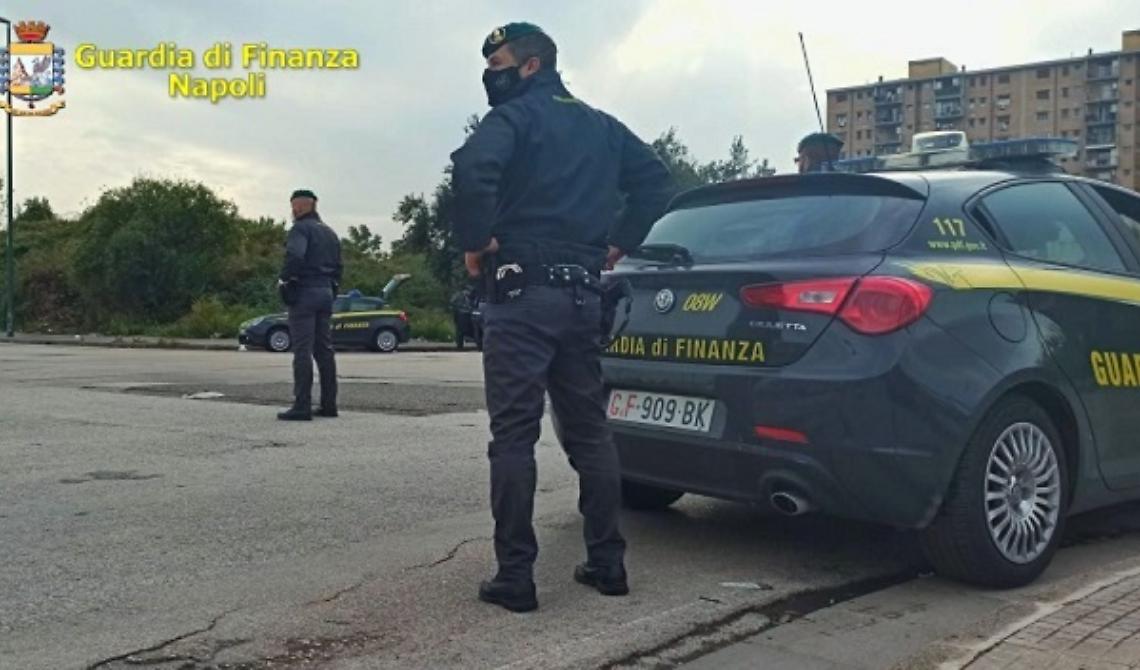 La GdF di Napoli becca contrabbandiere di Foggia con 100 kg di 'bionde'