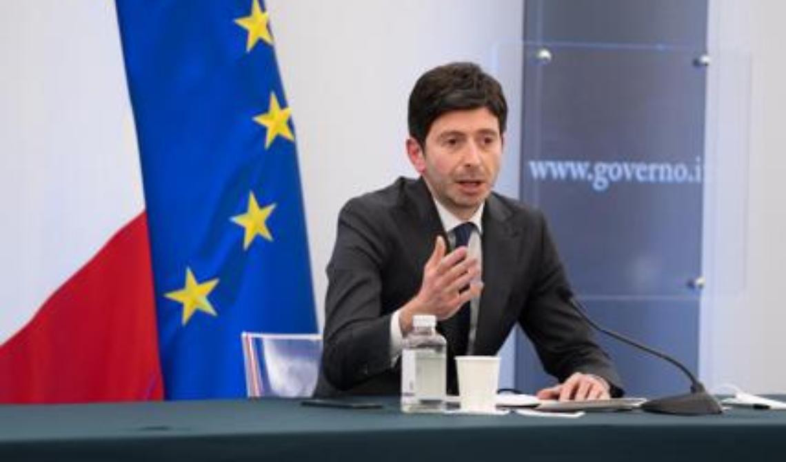 La campagna vaccinale infinita: Speranza chiede all'Ue una posizione univoca sulla quarta dose