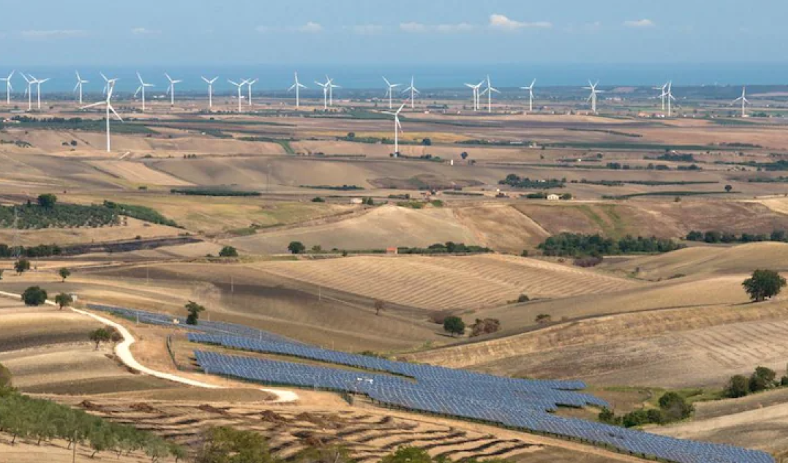 Che è energia, questa Puglia! Produce molto di più di quella che le serve ed è prima in Italia per eolico e fotovoltaico