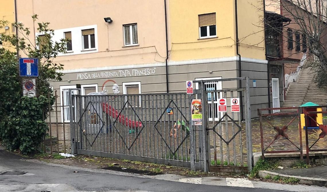 Potenza, diatriba sulla mensa di rione Lucania: «Don Sergio restituisca quello che ha sottratto»