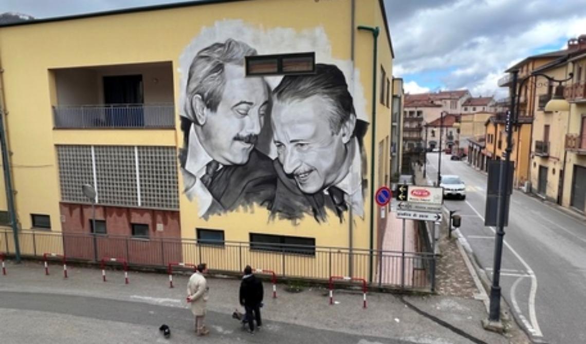Trent'anni da Capaci: Vietri di Potenza celebra Falcone e Borsellino con un murale 