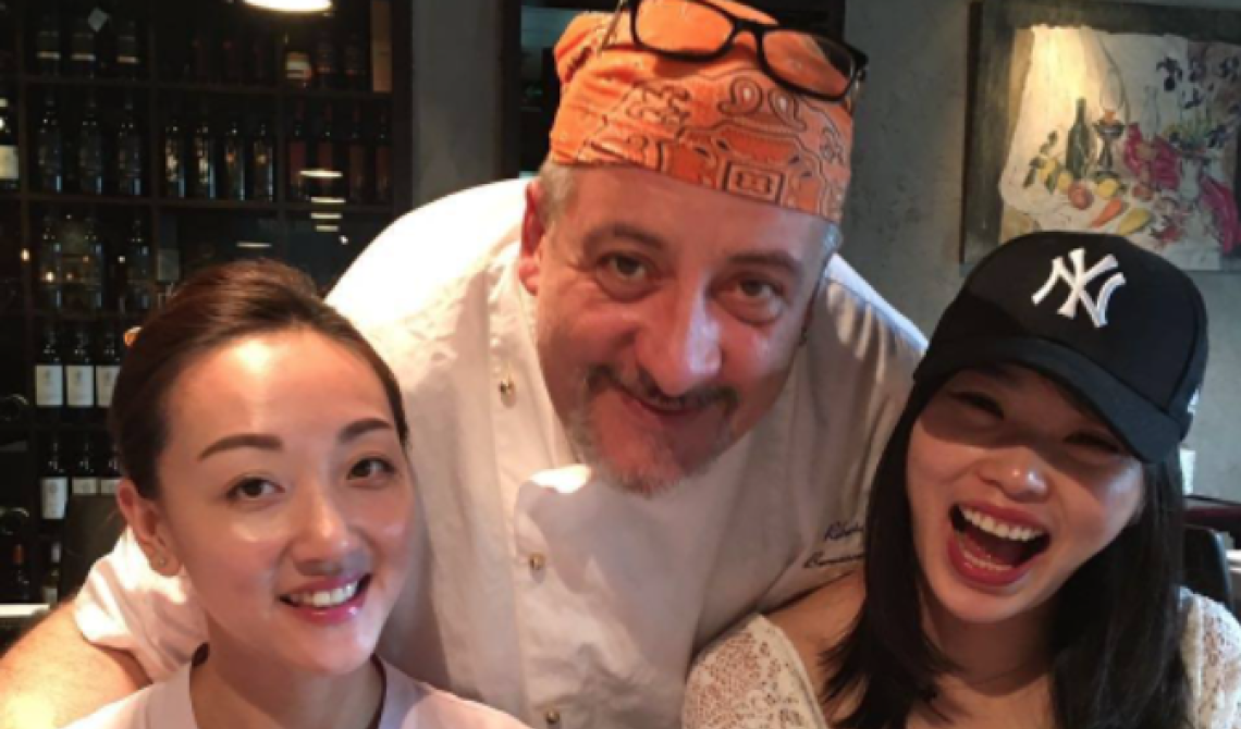 «Quattro pacchi di grissini italiani per una bottiglia di salsa di soia». Così lo chef pugliese Bernasconi racconta il baratto nell'assurdo lockdown di Shanghai