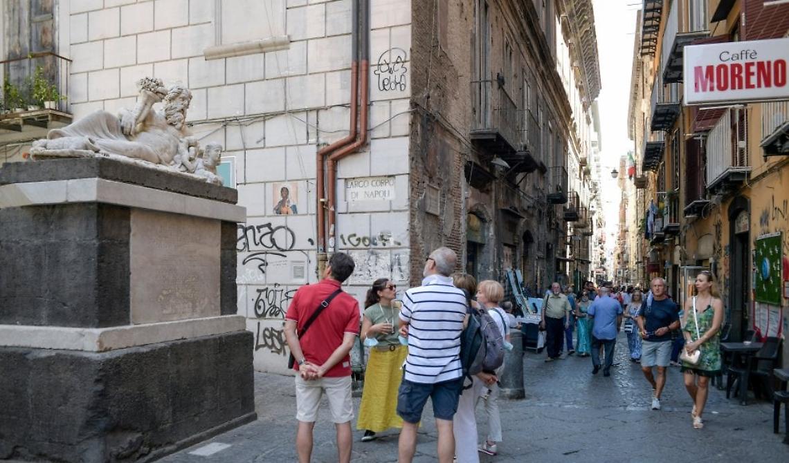 Pasqua 2022 boom di turisti, l'Italia riparte. A Napoli “Ciao ciao Covid” dice una turista ai cronisti 