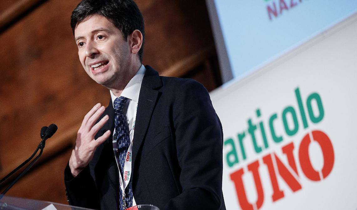 Bella Ciao e la sviolinata a D'Alema e Conte: Speranza confermato segretario di Articolo Uno