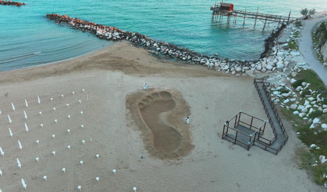 In Molise sono tornati i giganti? Misteriosa impronta di 23 metri sulla spiaggia di Termoli