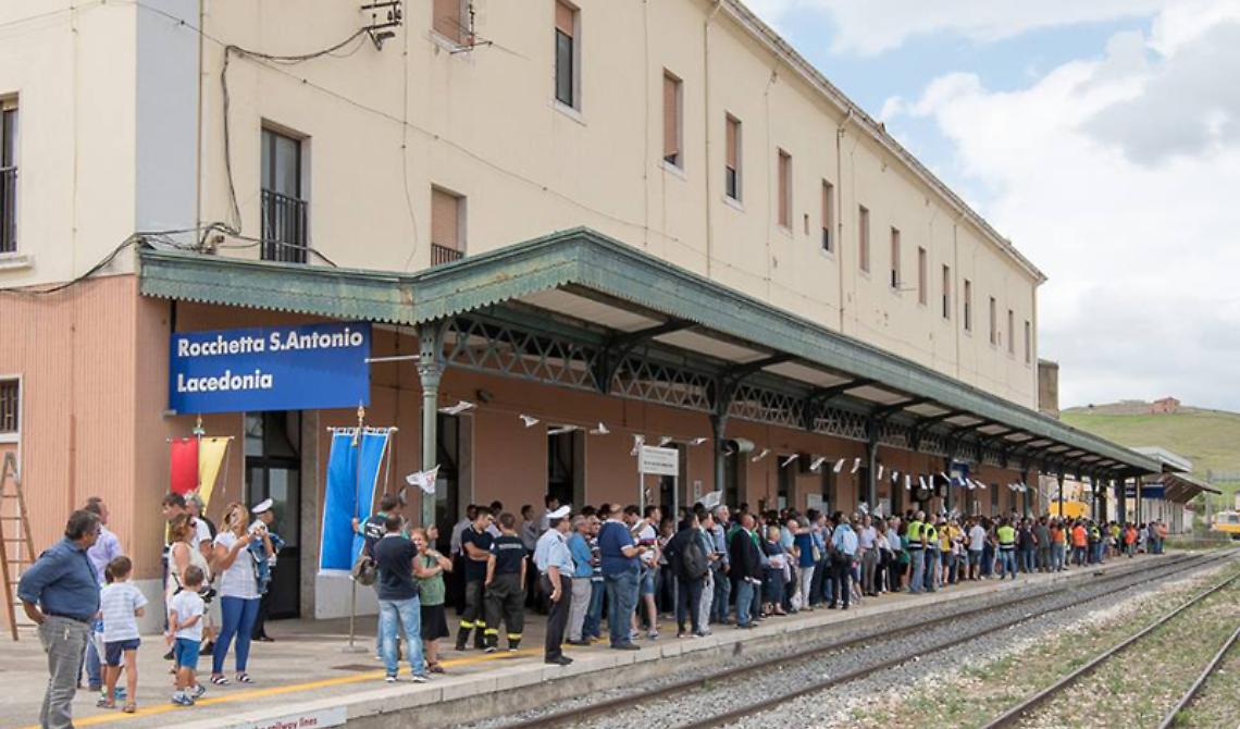 Cristo è ancora fermo a Eboli per la tratta ferroviaria che da Calitri porta a Foggia e in Basilicata, via Rocchetta Sant'Antonio