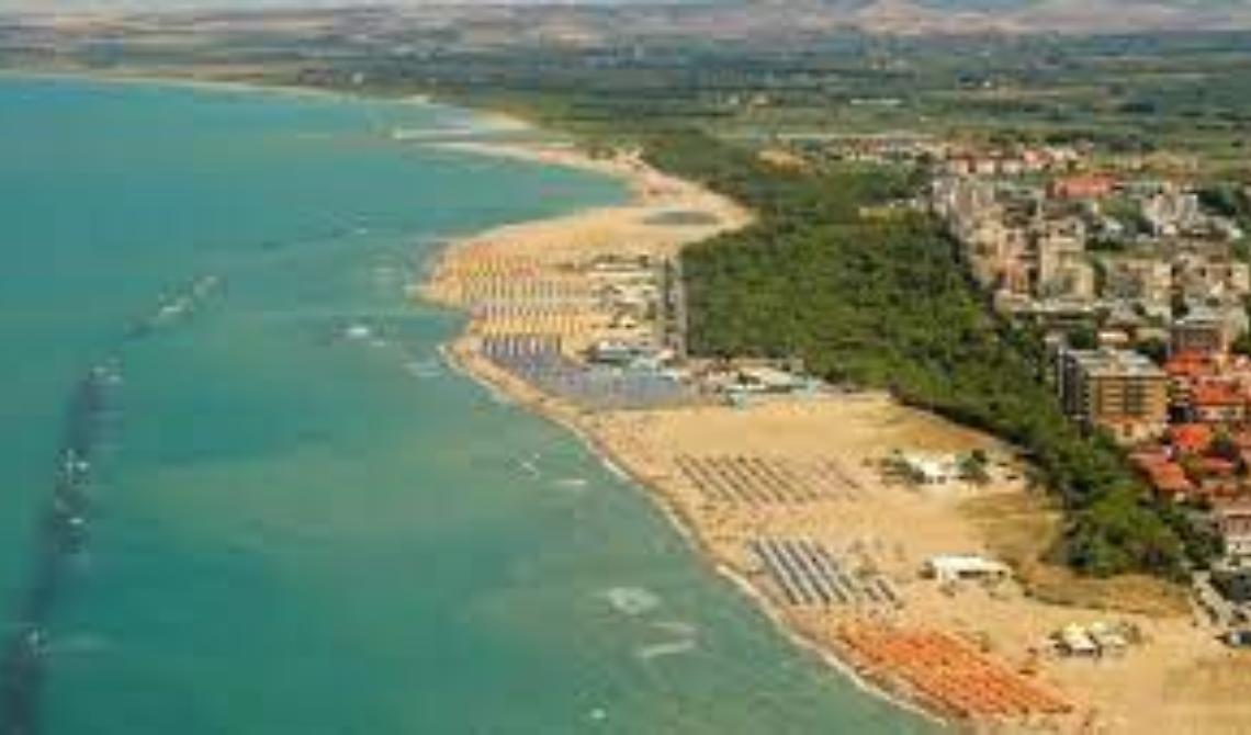 Cosa non si fa per il bel Molise? Si svuotano i conti dell'azienda a Milano e si compra casa al mare a Campomarino