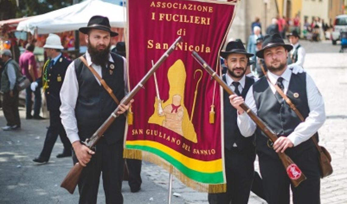 A quello ecumenico di Bari, il Molise predilige il San Nicola "fuciliere": ecco la grande festa che ha origini dalla transumanza di Foggia 