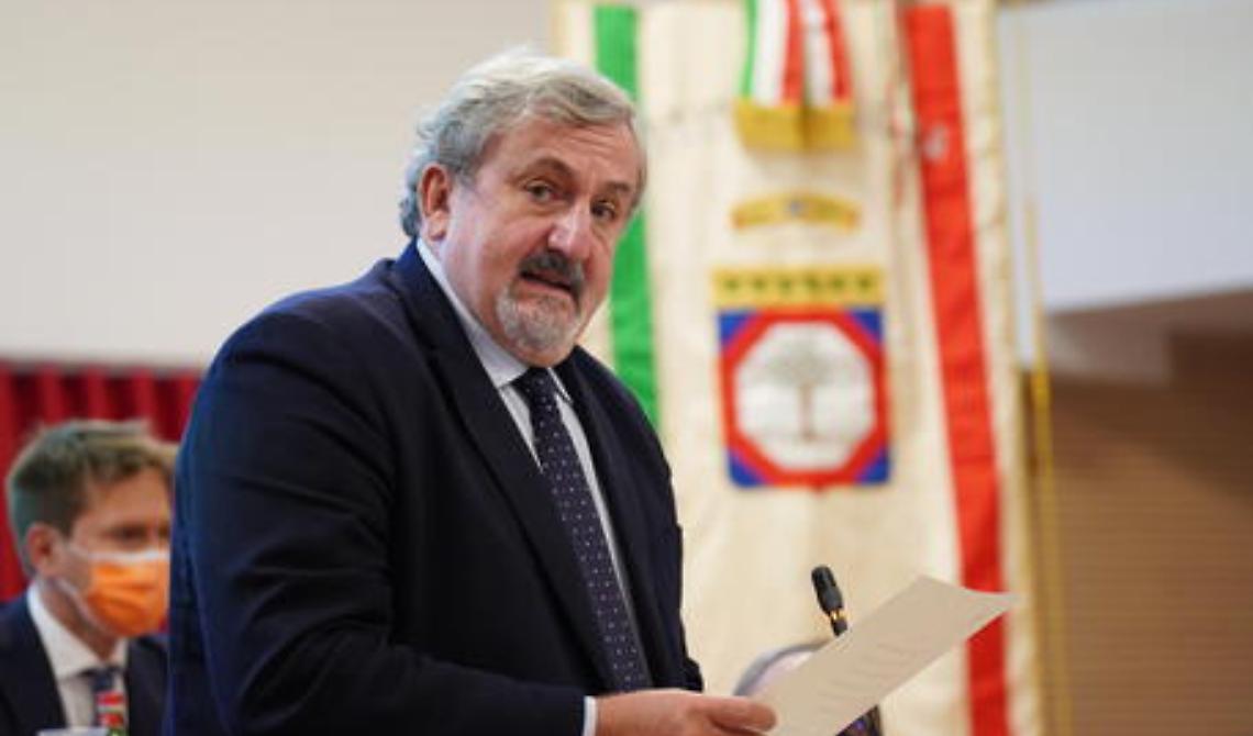 Peggiora il giudizio dei cittadini nei confronti dei presidenti delle Regioni, calo di gradimento anche per Emiliano in Puglia: Bardi e Toma non pervenuti