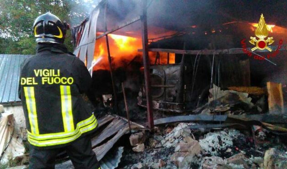 Ancora fiamme a Scanzano Jonico: altro incendio nello stabilimento balneare 'La Kikka'
