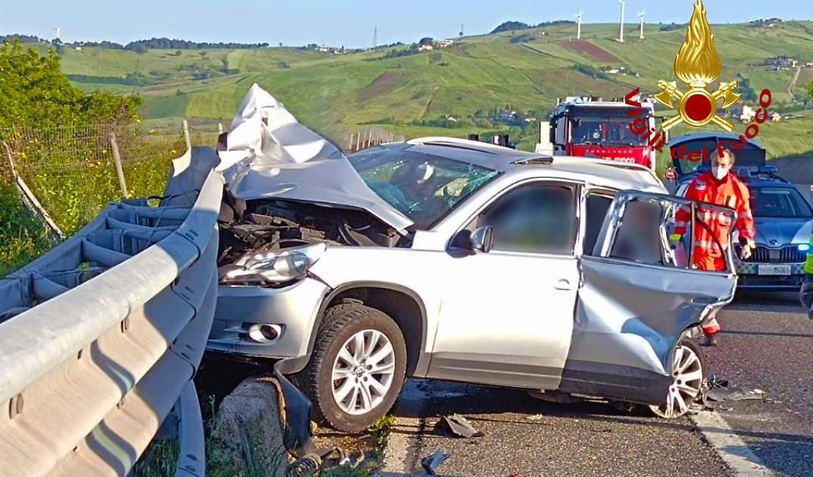 Incidente sull'autostrada A16 Napoli - Canosa, nei pressi di Vallesaccarda: muore 59enne di Panni