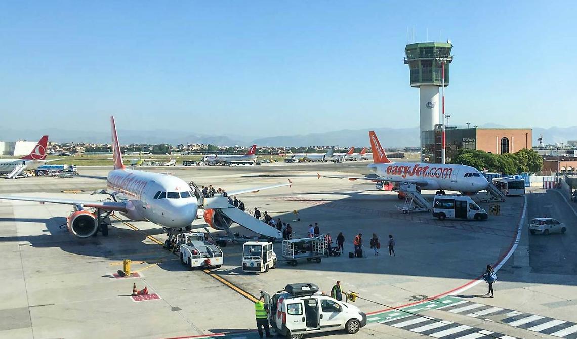 È l'estate del 'caro-aereo', per le tratte europee tariffe raddoppiate