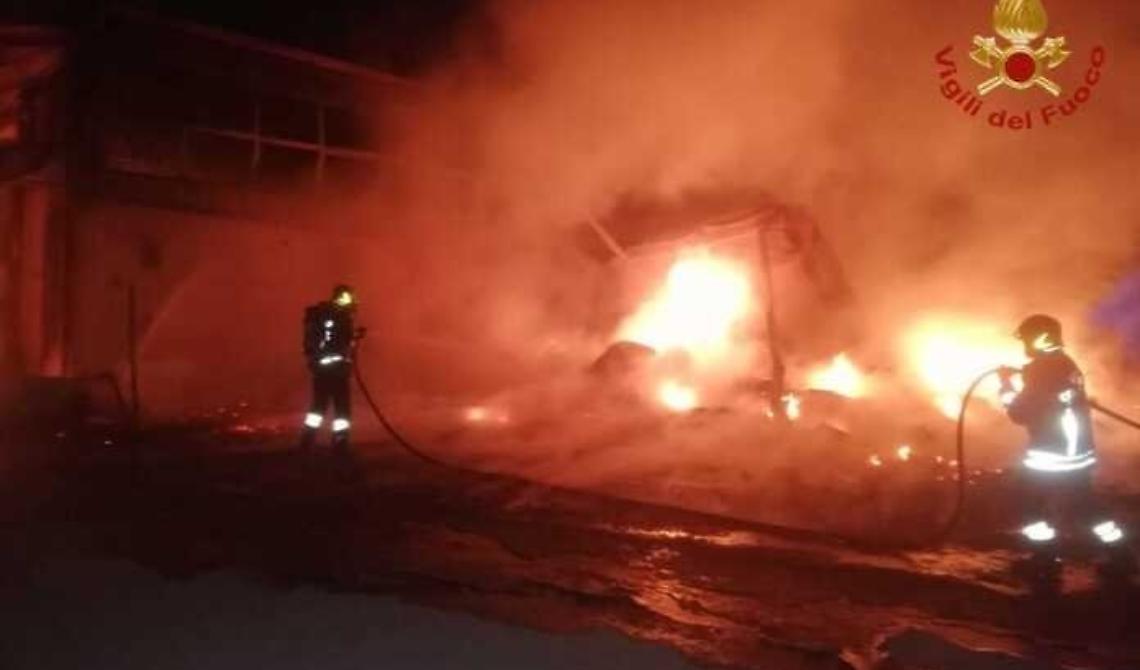 Emergenza Scanzano, nuovo incendio e danni ingenti a un’azienda ortofrutticola