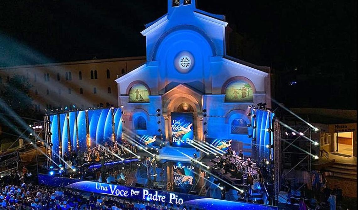 Sfilata di grandi artisti a Pietrelcina per "Una Voce per Padre Pio", condotta da Mara Venier su Rai Uno