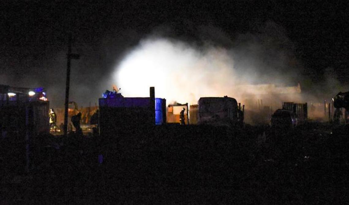 Ennesimo incendio nel ghetto migranti di Rignano Garganico, muore un gabbiano di 35 anni