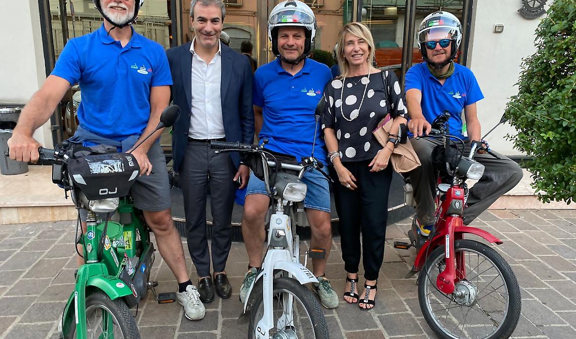 Da Nord a Sud in Piaggio "Ciao", la tappa di Riki, Valerio e Riccardo a Potenza accolti dal vicesindaco Napoli e dal presidente della Keep On Sassano