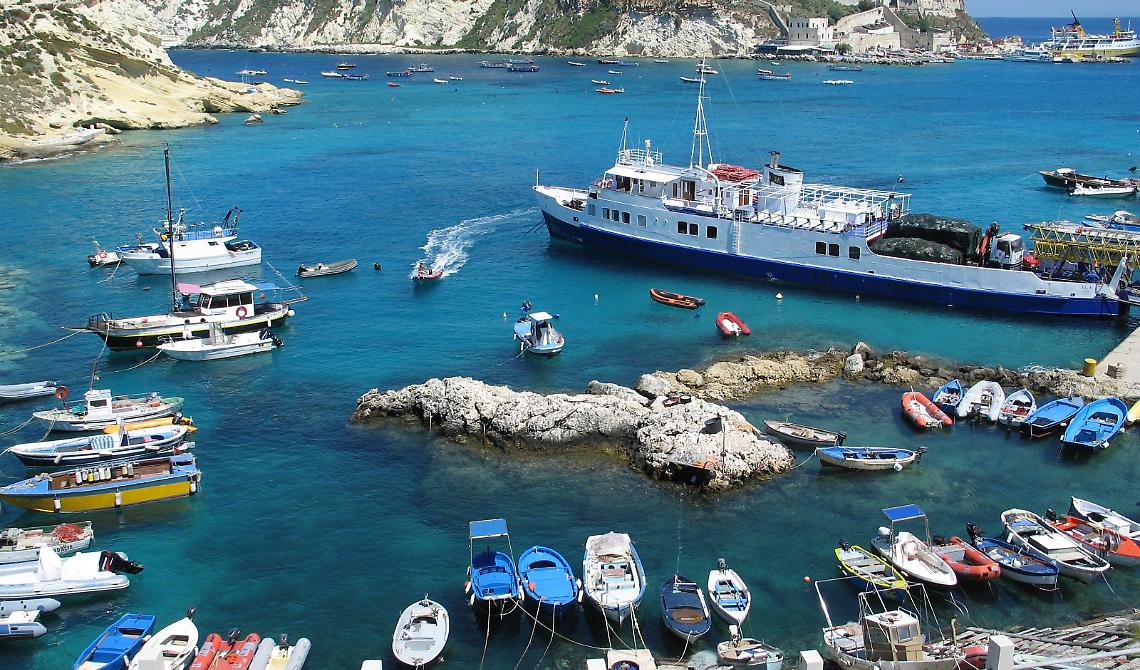 Turismo, assalto alle Tremiti: da Termoli lo sbarco di 1400 persone al giorno