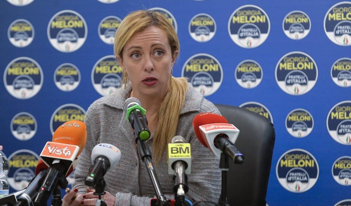 Sbarchi, Meloni bastona Lamorgese: "Smettiamola di considerare profughi e irregolari la stessa cosa"