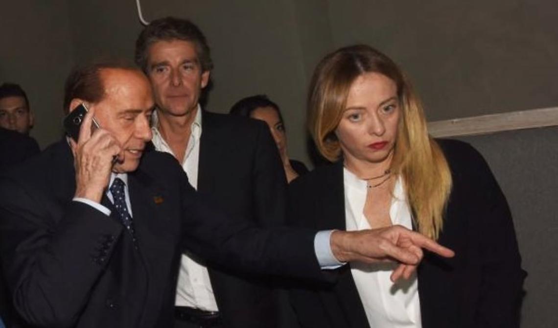 Verso il 25 settembre il Cavaliere incorona Giorgia Meloni: "È coraggiosa come me"