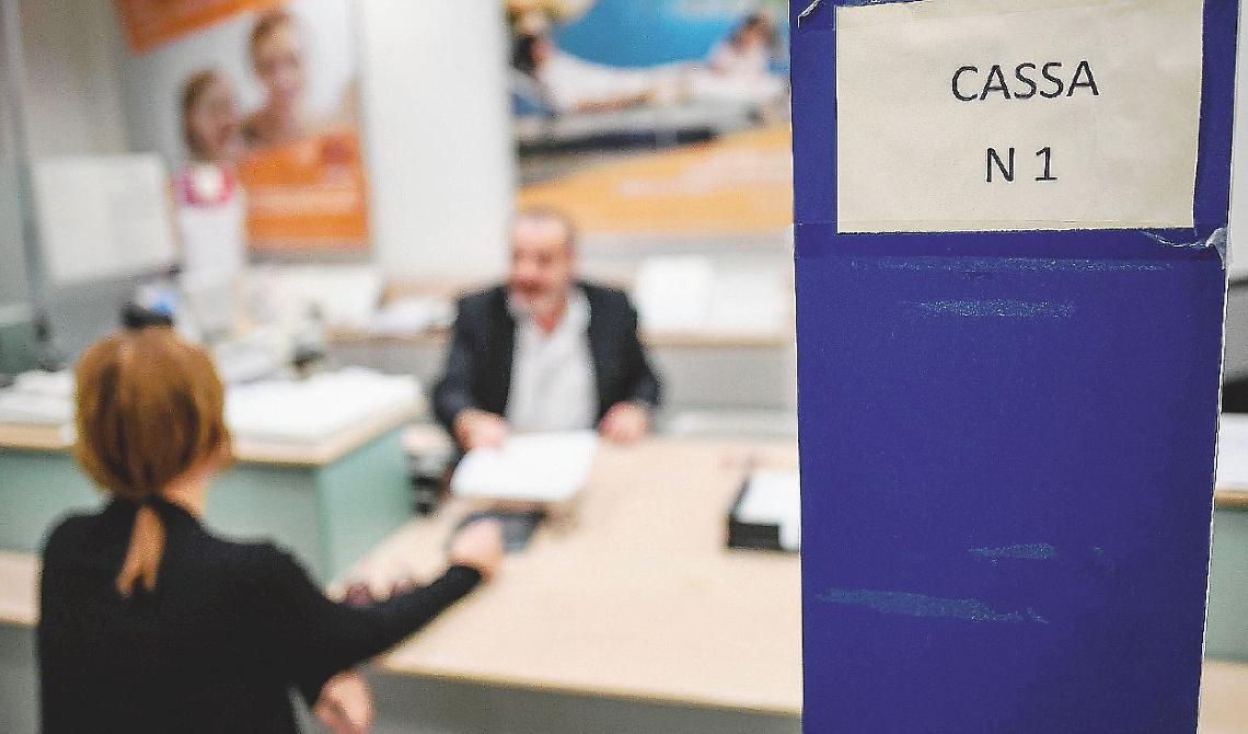 Banche, oltre 4 milioni di italiani vivono in Comuni senza filiali: male le regioni del Sud 