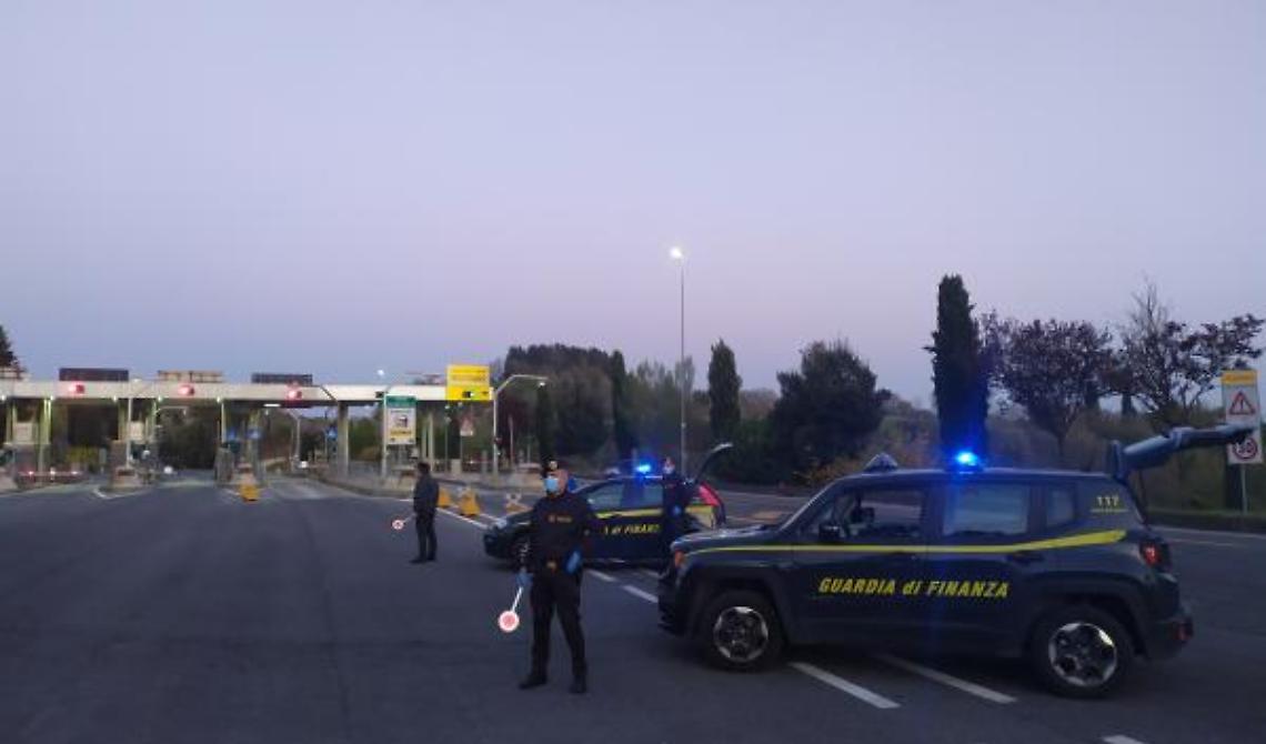 Viaggiava con 2 chili di cocaina purissima sotto il sedile dell'auto, arrestato 31enne di Foggia dalla GdF di Avellino nel tratto Lacedonia - Vallata