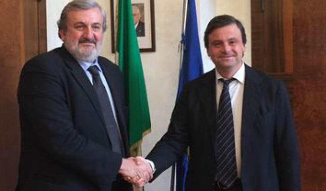 Il tacito patto dei compari tra Emiliano e Calenda, pensando di prendere in giro i pugliesi (e pure Renzi)