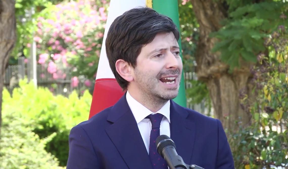 "Perché è stato candidato a Napoli e non in Basilicata?", "Aiuterò Amendola con piacere": l'evasivo Speranza a ‘Mezz’ora in più’