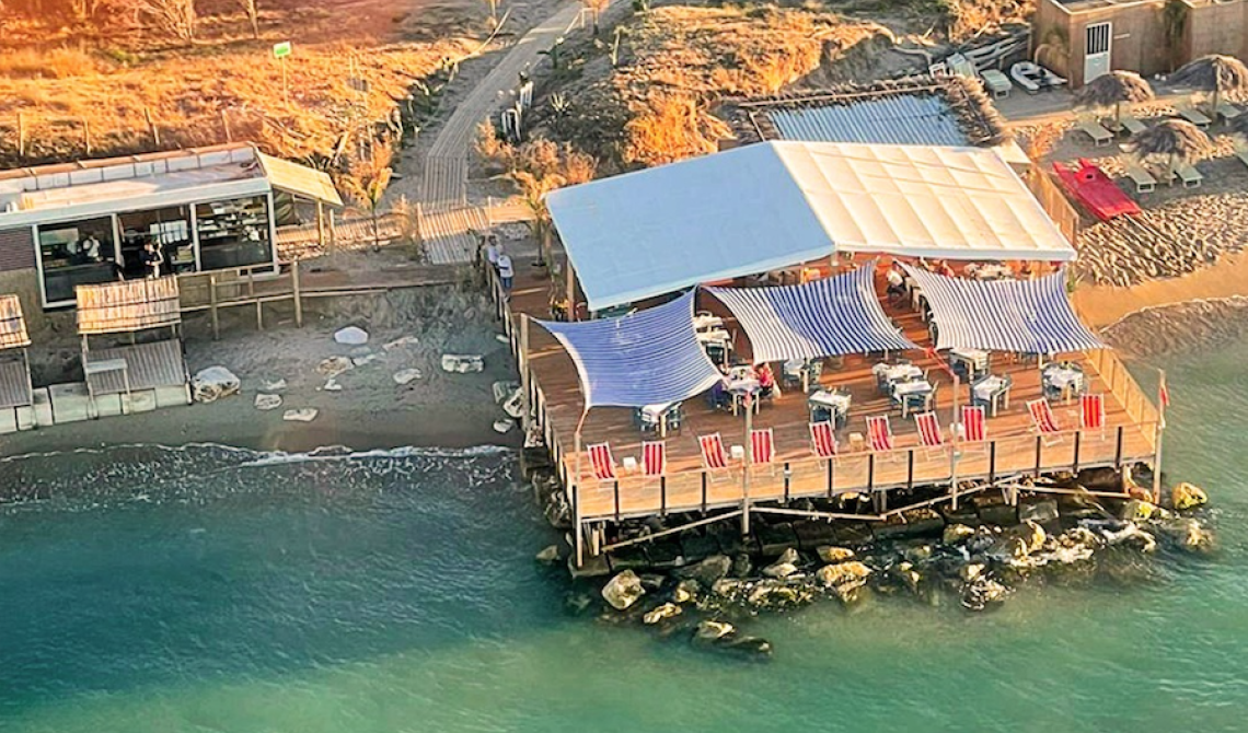 Il mare si mangia il lido dei Vip a Petacciato, chiude il famoso stabilimento del Molise "Lido 80"