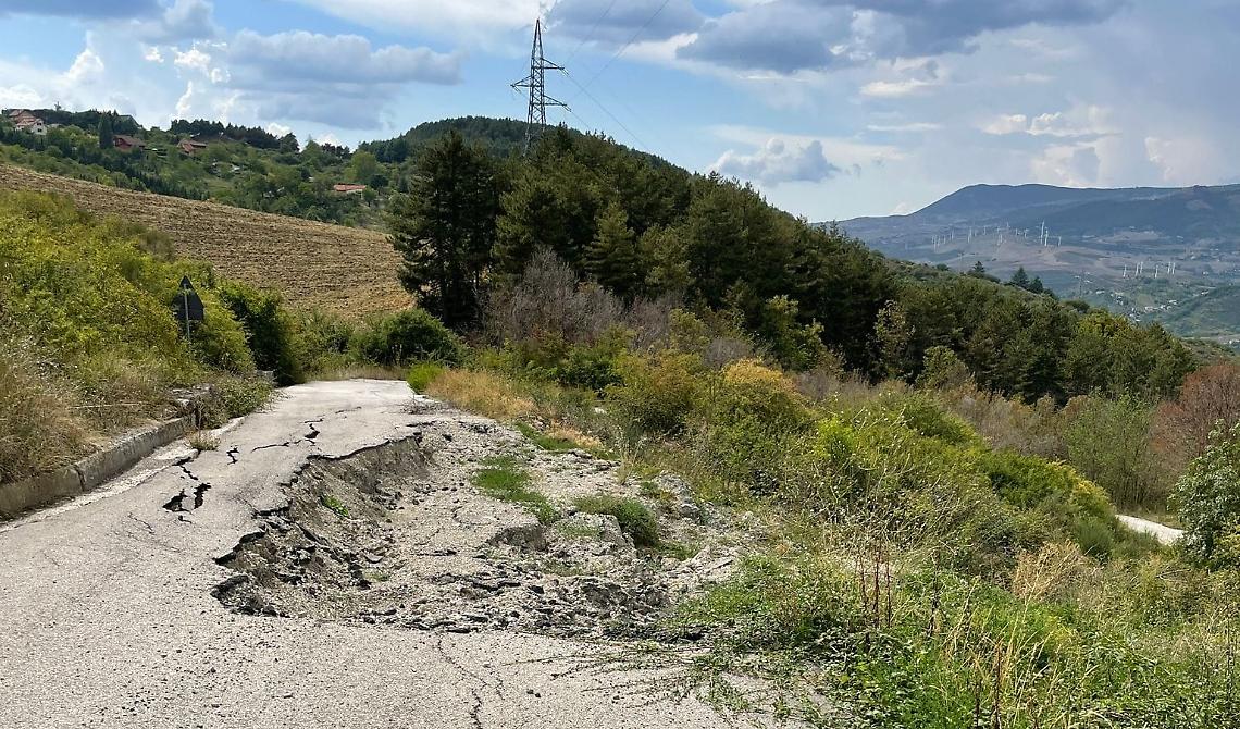 Potenza, frana di Via Rossellino: "Campa cavallo che l'erba cresce. Guarente ti sei dimenticato di noi?"