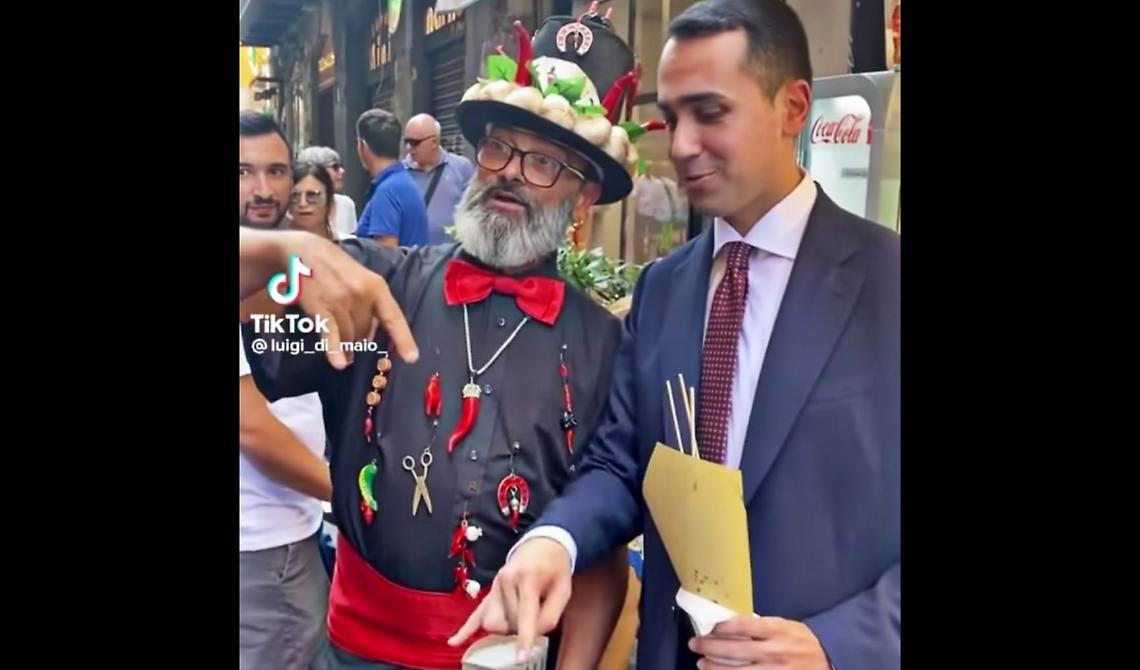 Elezioni. Di Maio, alleato del partito di Bibbiano, insultato a Napoli: “Vai via! Venduto!”