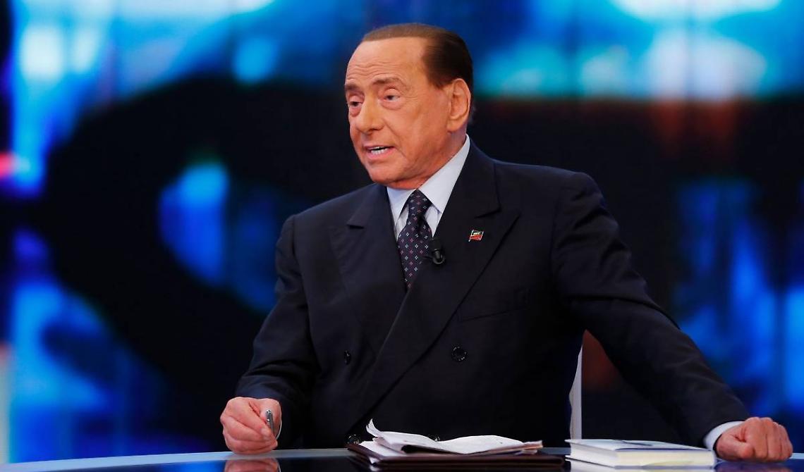 Elezioni, la promessa del Cavaliere: 1000 euro di stipendio al mese ai giovani