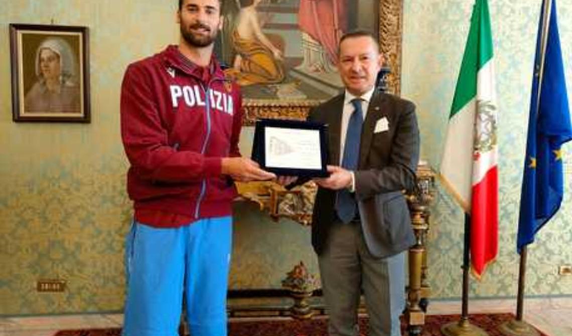 Il prefetto di Potenza ha premiato il campione europeo Domenico Acerenza 