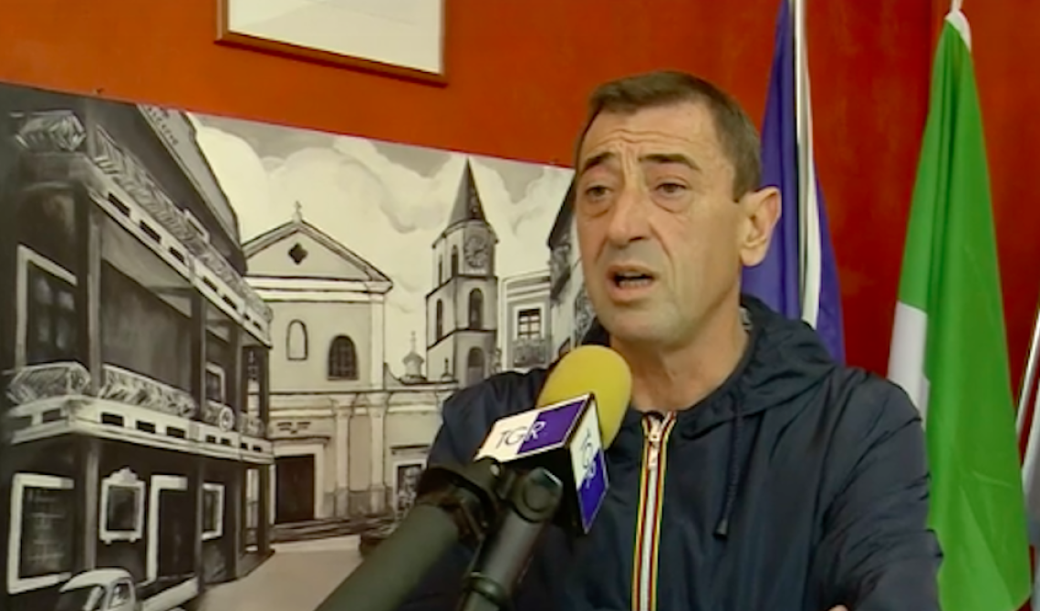 Castelluccio Inferiore, il prefetto Campanaro le suona a Campanella: «Via dal Comune». E applica la Legge Severino