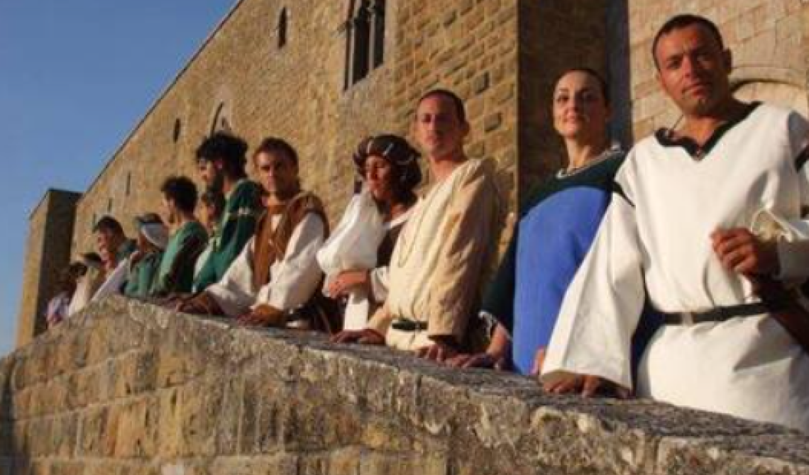 A Lagopesole torna il corteo storico "Alla corte di Federico II. In campis et in castris lacus pensulis"