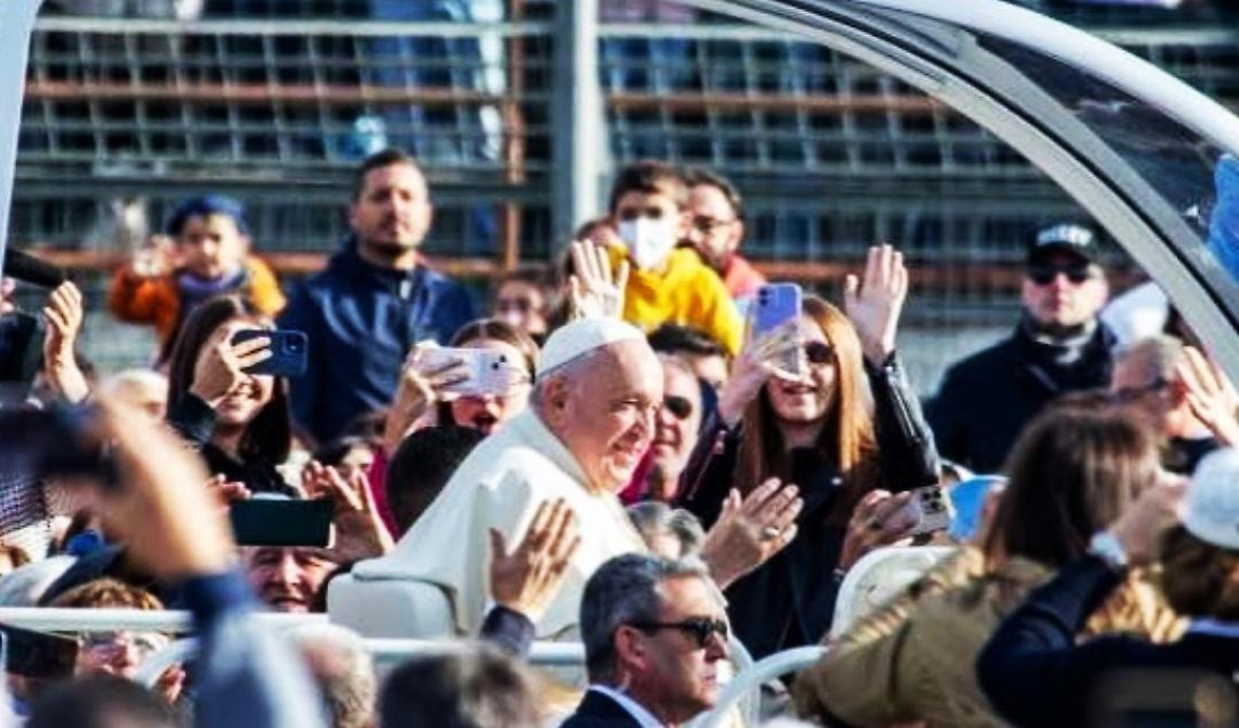  31 anni dopo Wojtyla, Papa Francesco a Matera: "Il futuro eterno dipende dalla vita presente"